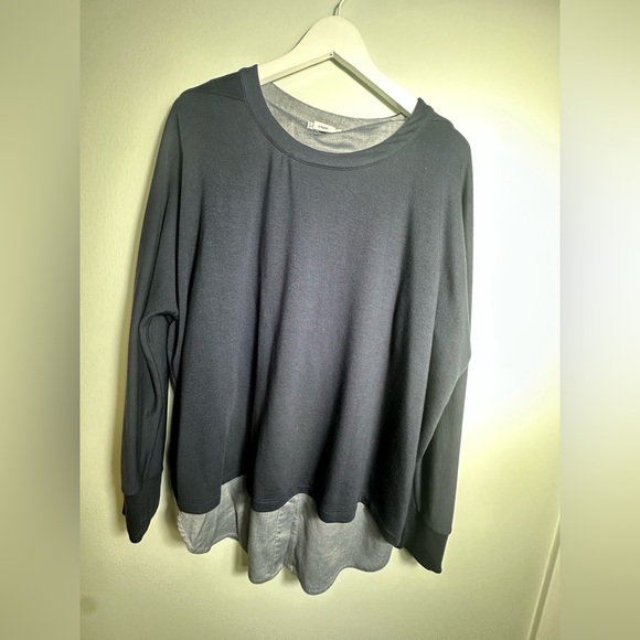 Vince Mixed media navy shirttail blouse  size Medium - Picture 8 of 16